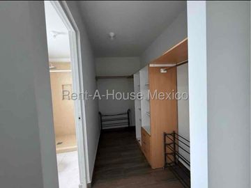 CASA EN RENTA EN ZAKIA CON HABITACIÓN EN PB