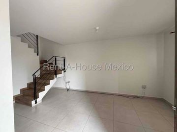 CASA EN RENTA EN ZAKIA CON HABITACIÓN EN PB