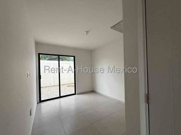 CASA EN RENTA EN ZAKIA CON HABITACIÓN EN PB