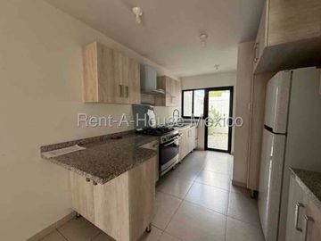 CASA EN RENTA EN ZAKIA CON HABITACIÓN EN PB