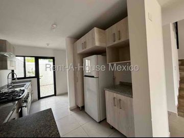 CASA EN RENTA EN ZAKIA CON HABITACIÓN EN PB