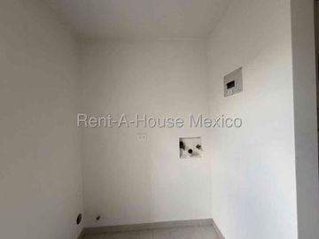 CASA EN RENTA EN ZAKIA CON HABITACIÓN EN PB