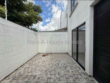 CASA EN RENTA EN ZAKIA CON HABITACIÓN EN PB