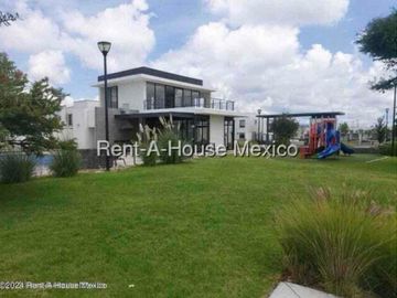 CASA EN RENTA EN ZAKIA CON HABITACIÓN EN PB