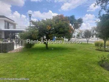 CASA EN RENTA EN ZAKIA CON HABITACIÓN EN PB
