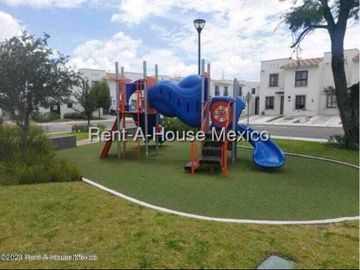 CASA EN RENTA EN ZAKIA CON HABITACIÓN EN PB