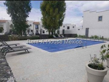 CASA EN RENTA EN ZAKIA CON HABITACIÓN EN PB