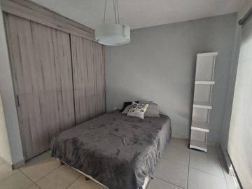 CASA EN RENTA CASTELLO RESIDENCIAL,LEON GTO. ZONA SUR. UBICADA EN ESQUINA CON TERRENO EXCEDENTE.