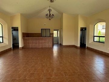 CASA EN RENTA VILLA CALIFORNIA TLAJOMULCO
