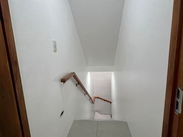 4BR Townhouse Semi-Furnoshed with 2-Car Garage in Roxas District Quezon City SD