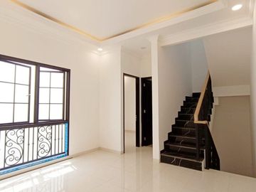 rumah mewah siap huni akses lebar di pondok bambu duren sawit