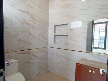 rumah mewah siap huni akses lebar di pondok bambu duren sawit