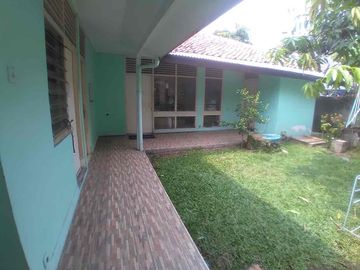 Dijual Rumah Lokasi Strategis, Cocok untuk kontrakan dan Kos-Kos an, Dekat jalan Utama di Jl. Otista, Cipinang, Cempedak, Jatinegara.