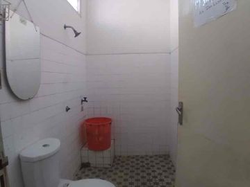 Dijual Rumah Lokasi Strategis, Cocok untuk kontrakan dan Kos-Kos an, Dekat jalan Utama di Jl. Otista, Cipinang, Cempedak, Jatinegara.
