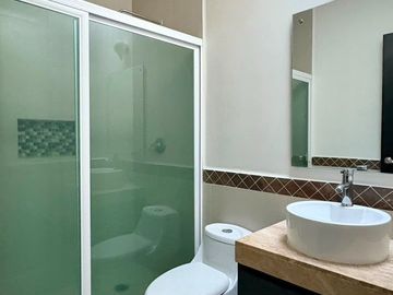 CASA EN RENTA AMUEBLADA EN LEÓN GUANAJUATO SOBRE BULEVARD INSURGENTES, AL NORTE DE LEÓN