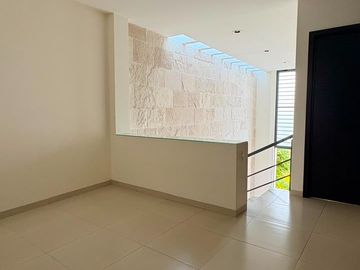 CASA EN RENTA AMUEBLADA EN LEÓN GUANAJUATO SOBRE BULEVARD INSURGENTES, AL NORTE DE LEÓN