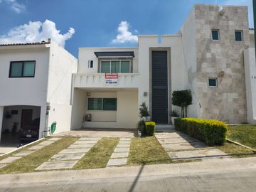 CASA EN RENTA AMUEBLADA EN LEÓN GUANAJUATO SOBRE BULEVARD INSURGENTES, AL NORTE DE LEÓN
