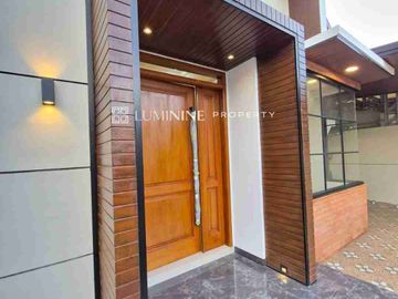 DIJUAL RUMAH BARU 1 LANTAI HALAMAN BELAKANG LUAS DI KENCANA LOKA,5 MENIT KE TOL BSD BISA KPR