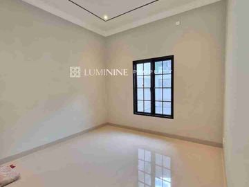 DIJUAL RUMAH BARU 1 LANTAI HALAMAN BELAKANG LUAS DI KENCANA LOKA,5 MENIT KE TOL BSD BISA KPR