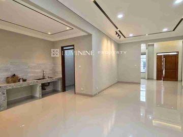 DIJUAL RUMAH BARU 1 LANTAI HALAMAN BELAKANG LUAS DI KENCANA LOKA,5 MENIT KE TOL BSD BISA KPR