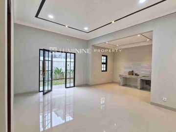 DIJUAL RUMAH BARU 1 LANTAI HALAMAN BELAKANG LUAS DI KENCANA LOKA,5 MENIT KE TOL BSD BISA KPR
