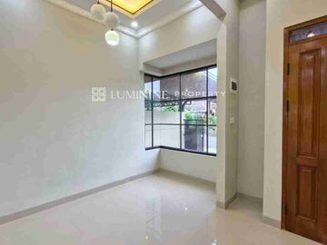 DIJUAL RUMAH BARU 1 LANTAI HALAMAN BELAKANG LUAS DI KENCANA LOKA,5 MENIT KE TOL BSD BISA KPR