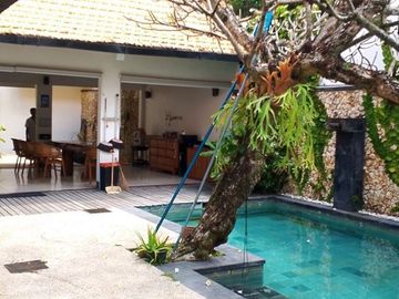 Rumah Mewah dan Besar berdiri Di komplek Villa Disewakan, di Umalas
