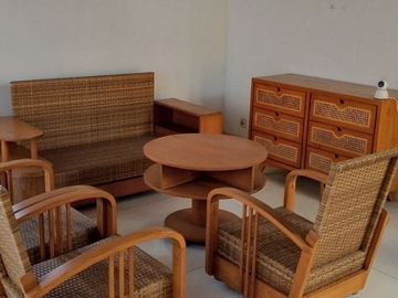 Rumah Mewah dan Besar berdiri Di komplek Villa Disewakan, di Umalas