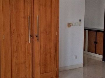 Rumah Mewah dan Besar berdiri Di komplek Villa Disewakan, di Umalas