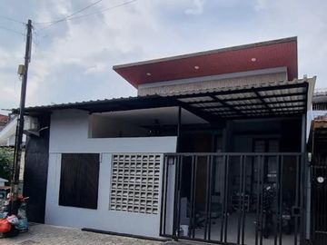 DIJUAL RUMAH CANTIK SIAP HUNI LOKASI SANGAT STRATEGIS DI KENCANA LOKA BSD (DMB64)