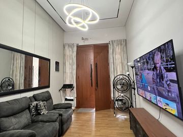 DIJUAL RUMAH CANTIK SIAP HUNI LOKASI SANGAT STRATEGIS DI KENCANA LOKA BSD (DMB64)