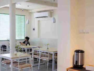 Disewakan Mini Building Area utan kayu ,Matraman Ex Cafe cocok utk Kuliner, KANTOR,/ BISNIS LAINNYA