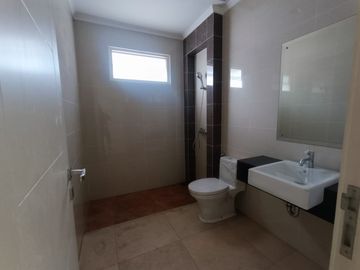Dijual / Disewa cepat Rumah rapih di Cluster Pelican at The Springs Summarecon. Gading serpong