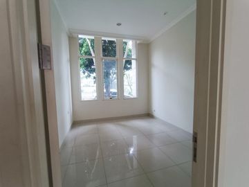 Dijual / Disewa cepat Rumah rapih di Cluster Pelican at The Springs Summarecon. Gading serpong