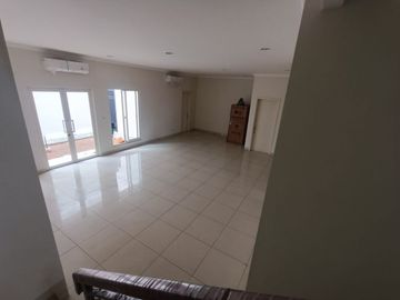 Dijual / Disewa cepat Rumah rapih di Cluster Pelican at The Springs Summarecon. Gading serpong