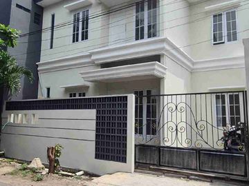 dijual cepat rumah 2 lantai Tipe 93/83 di makamhaji Kartasura sukoharjo