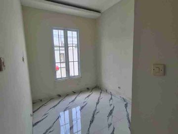 dijual cepat rumah 2 lantai Tipe 93/83 di makamhaji Kartasura sukoharjo