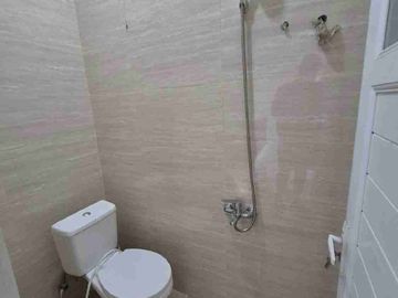 dijual cepat rumah 2 lantai Tipe 93/83 di makamhaji Kartasura sukoharjo