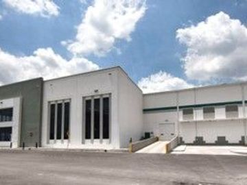 NAVE EN RENTA DE 12,658M2 EN LERMA, DENTRO DE PARQUE CON SEGURIDAD, ANDENES PARA TRAILER