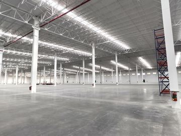 NAVE EN RENTA DE 12,658M2 EN LERMA, DENTRO DE PARQUE CON SEGURIDAD, ANDENES PARA TRAILER
