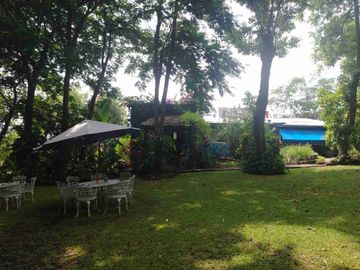 Remato Hermosa casa campirana rústica con bello jardín maduro