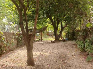 Remato Hermosa casa campirana rústica con bello jardín maduro