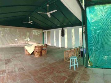 Remato Hermosa casa campirana rústica con bello jardín maduro