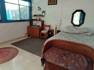 Remato Hermosa casa campirana rústica con bello jardín maduro