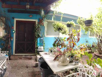 Remato Hermosa casa campirana rústica con bello jardín maduro