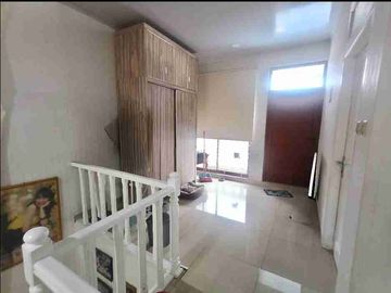 Rumah rapih udah renov 2 lantai dijual semi furnished perumahan Taman Modern Cakung Jakarta Timur