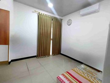 Rumah rapih udah renov 2 lantai dijual semi furnished perumahan Taman Modern Cakung Jakarta Timur