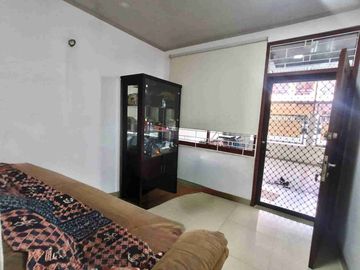 Rumah rapih udah renov 2 lantai dijual semi furnished perumahan Taman Modern Cakung Jakarta Timur