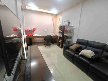 Rumah rapih udah renov 2 lantai dijual semi furnished perumahan Taman Modern Cakung Jakarta Timur