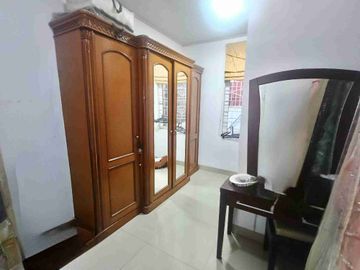 Rumah rapih udah renov 2 lantai dijual semi furnished perumahan Taman Modern Cakung Jakarta Timur